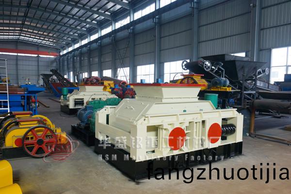 雙齒輥(gun)破(po)碎機(ji)