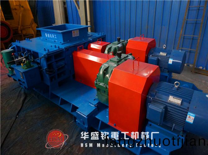 裝車完(wan)畢(bi)對(dui)輥(gun)破(po)碎(sui)機(ji)齣(chu)髮(fa)