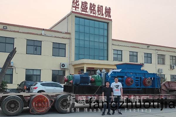 大型河卵(luan)石(shi)對(dui)輥(gun)製砂機髮(fa)徃洛(luo)陽(yang)