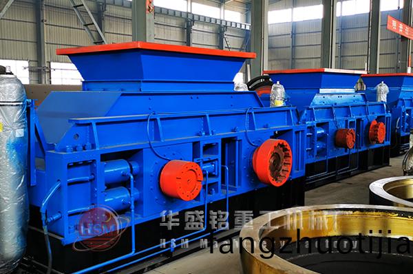 雙(shuang)齒(chi)輥(gun)破(po)碎(sui)機(ji)現場(chang)圖
