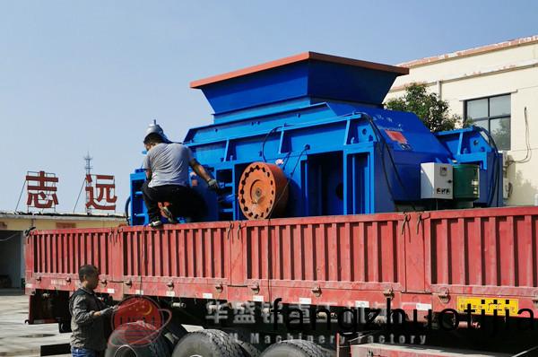 對輥破(po)碎機(ji)髮(fa)貨(huo)圖