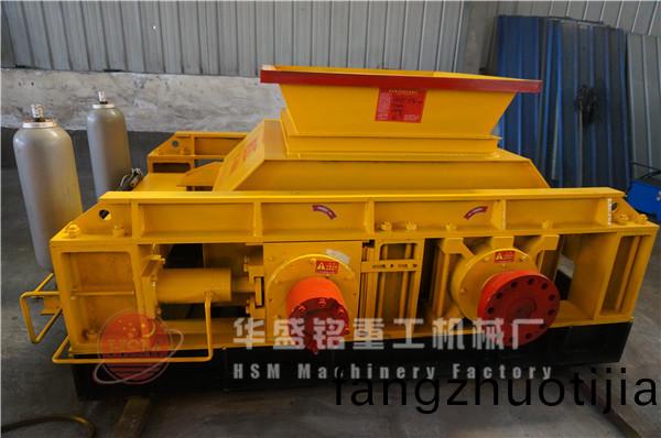 對輥破碎(sui)機(ji)現(xian)場(chang)圖