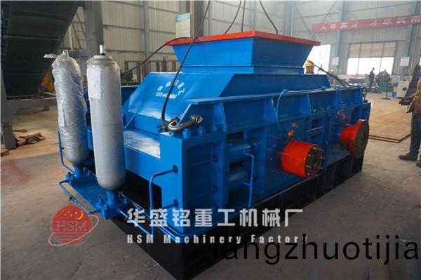 對輥破(po)碎機現(xian)場(chang)圖