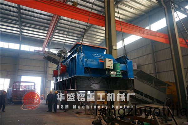 雙齒(chi)輥(gun)破碎機(ji)圖片