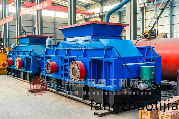 對(dui)輥(gun)破(po)碎機圖(tu)片