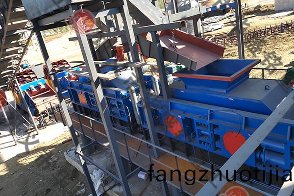 雙齒(chi)輥(gun)破(po)碎(sui)機圖片(pian)