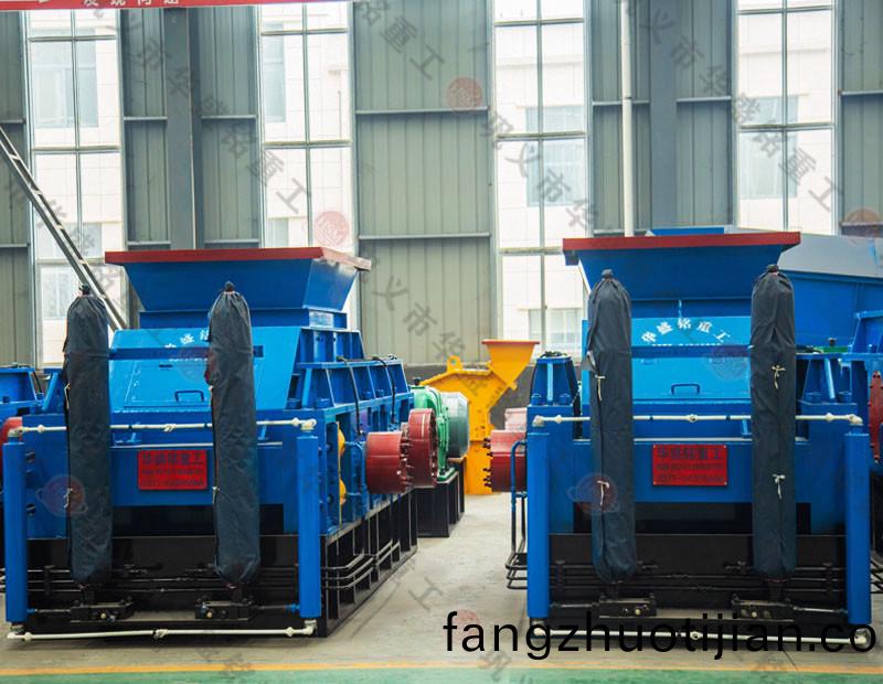 雙(shuang)齒(chi)輥(gun)式(shi)破碎機