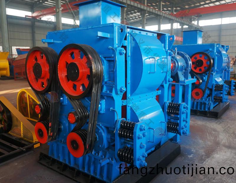 四(si)輥(gun)破(po)碎機