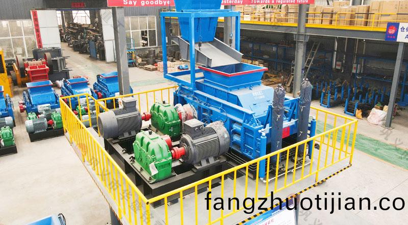 小型(xing)對輥破碎(sui)機