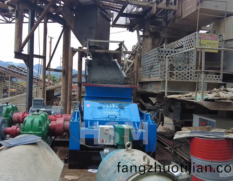 雙輥(gun)破碎(sui)機(ji)粉海砂(sha)華盛(sheng)銘重(zhong)工