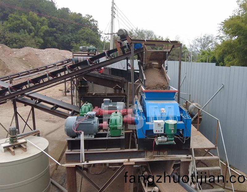巗石(shi)液(ye)壓對輥製砂(sha)機
